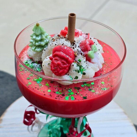 Holiday Candle ✦ Mistletoe & Cinnamon ✦ Soy Wax in XL Wine Glass w/ Green Stem - Picture 8 of 10